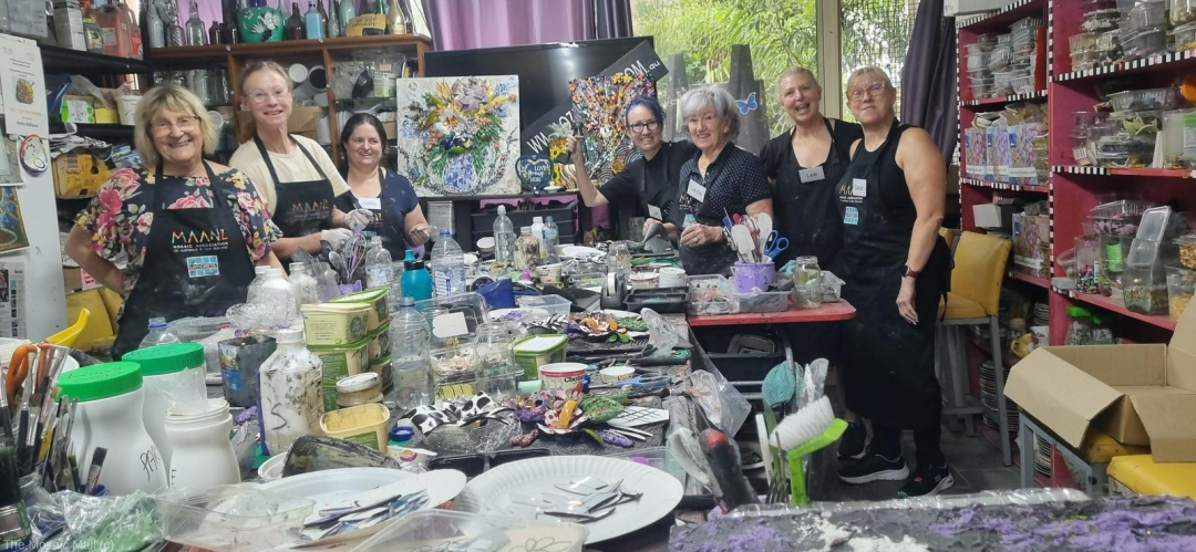 OzMosaics mosaic classses and workshops. Learn to mosaic with Sandy Robertson, mosaic teacher Australia.
